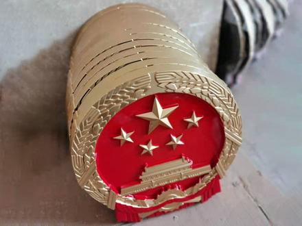 如何選擇優(yōu)質(zhì)國(guó)徽生產(chǎn)廠家